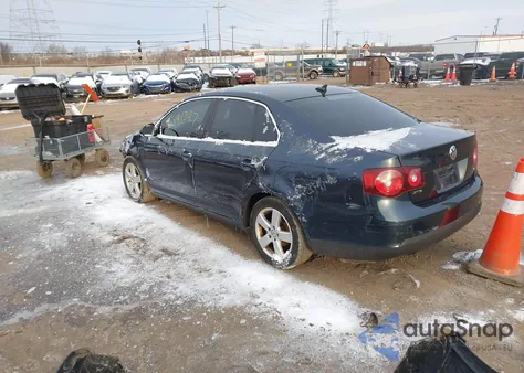 2009 Volkswagen Jetta Se/Sel z USA, uszkodzony, nr VIN 3VWRZ71K69M056151